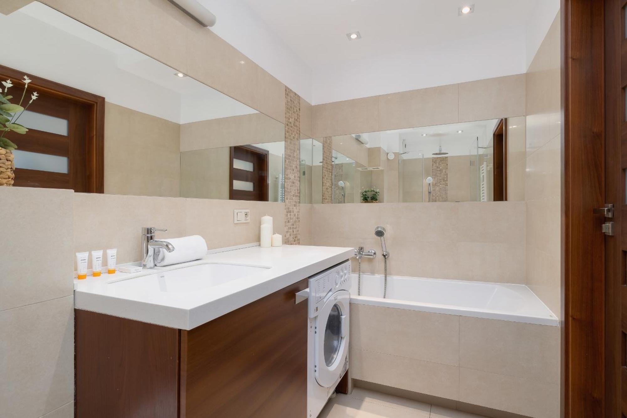 Dworska Modern Apartment In Zabrze By Rent Like Home Buitenkant foto