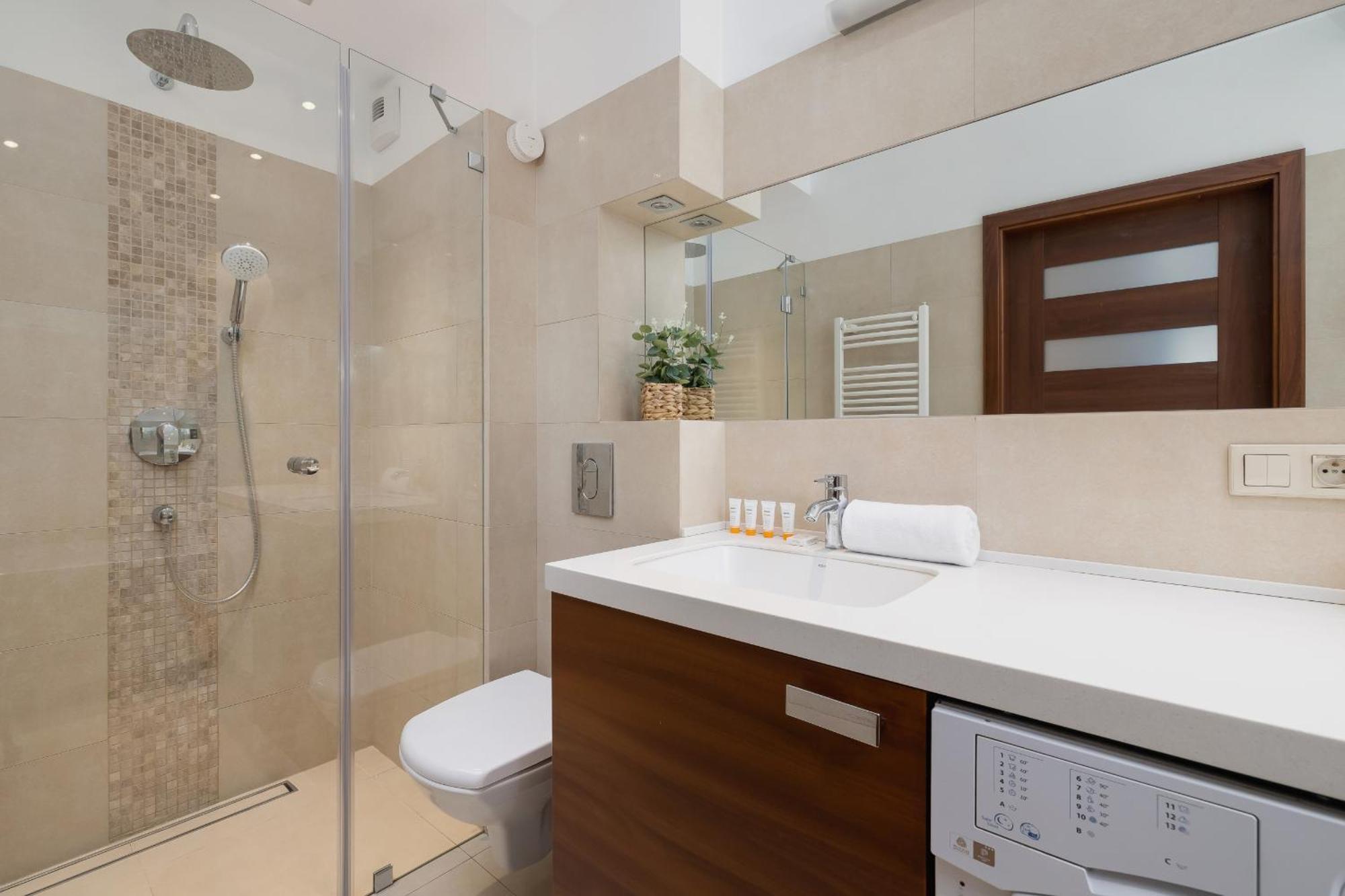 Dworska Modern Apartment In Zabrze By Rent Like Home Buitenkant foto