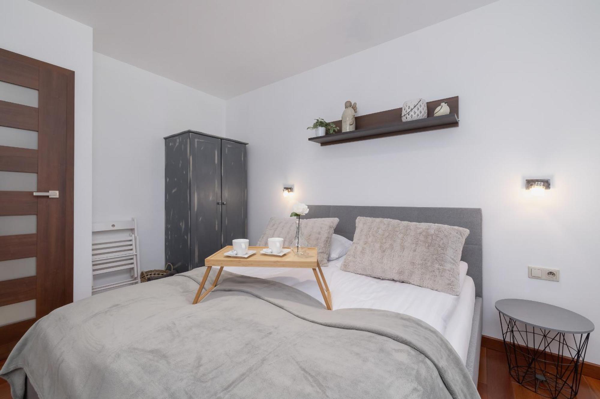 Dworska Modern Apartment In Zabrze By Rent Like Home Buitenkant foto